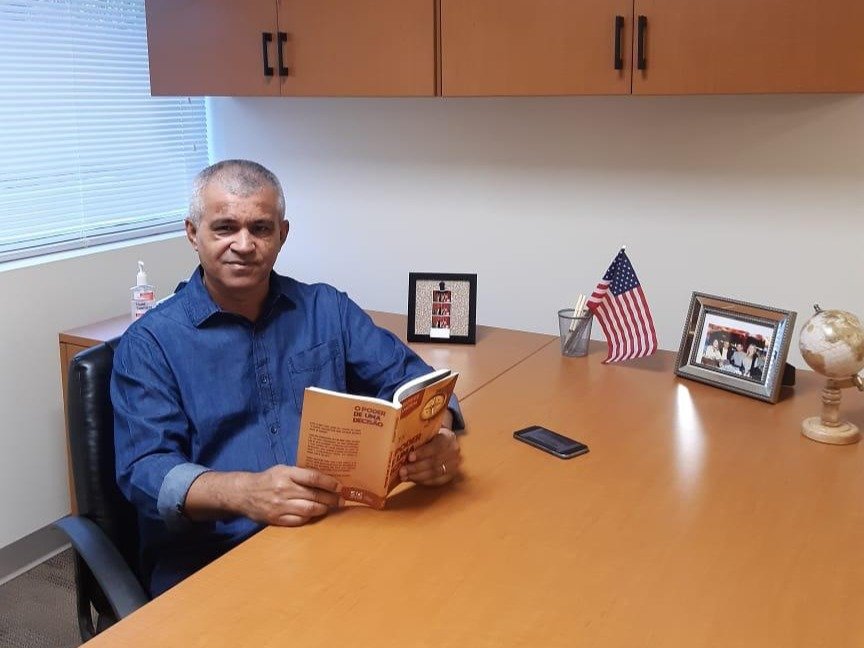 Uso excessivo de telas altera vínculos familiares e acende alerta entre educadores