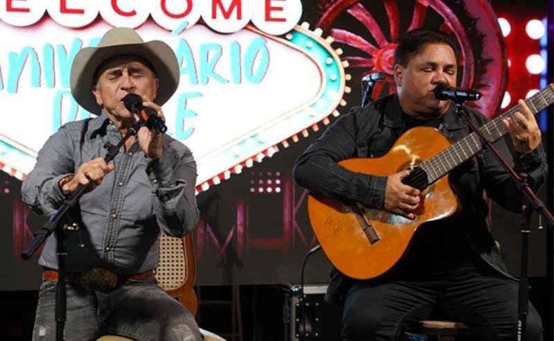 Tiãozinho & Alessandro conquistam público sertanejo com retorno de sucesso