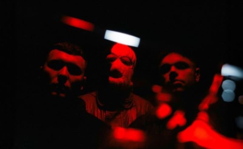 Kneecap anuncia detalhes de novo álbum, “FENIAN”, e lança novo single, “Liars Tale”